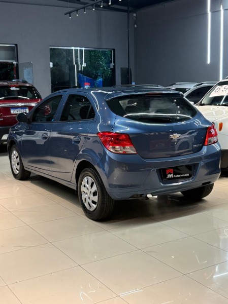 CHEVROLET ONIX 1.0 LT 2014/2015 JM AUTOMÓVEIS VENÂNCIO AIRES / Carros no Vale