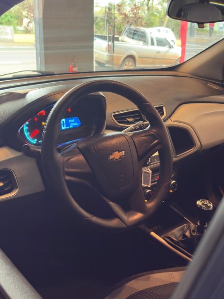 CHEVROLET ONIX 1.0 LT 2014/2015 JM AUTOMÓVEIS VENÂNCIO AIRES / Carros no Vale