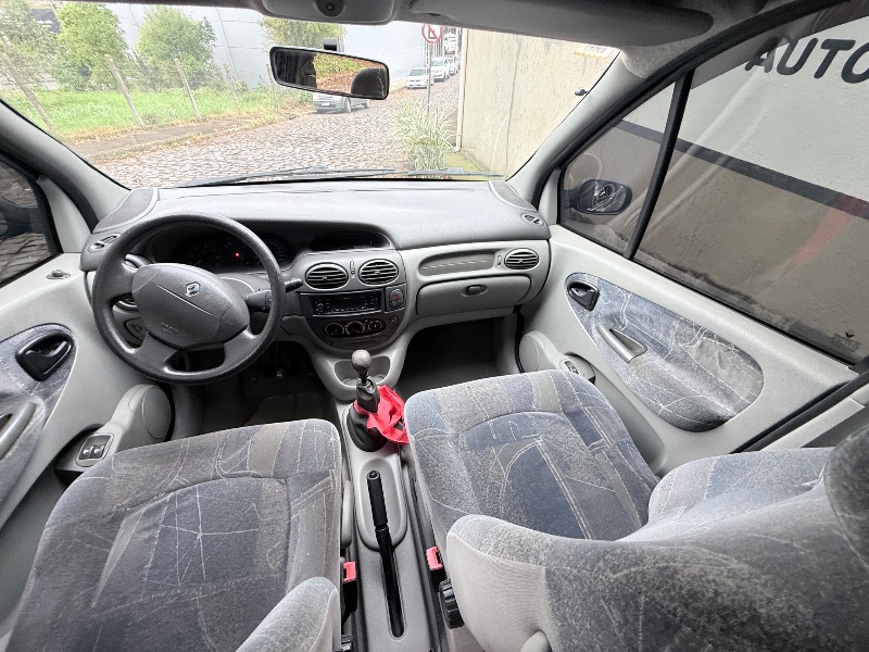 RENAULT SCENIC 1.6 RXE 16V 2003/2003 ELY AUTOMÓVEIS LAJEADO / Carros no Vale
