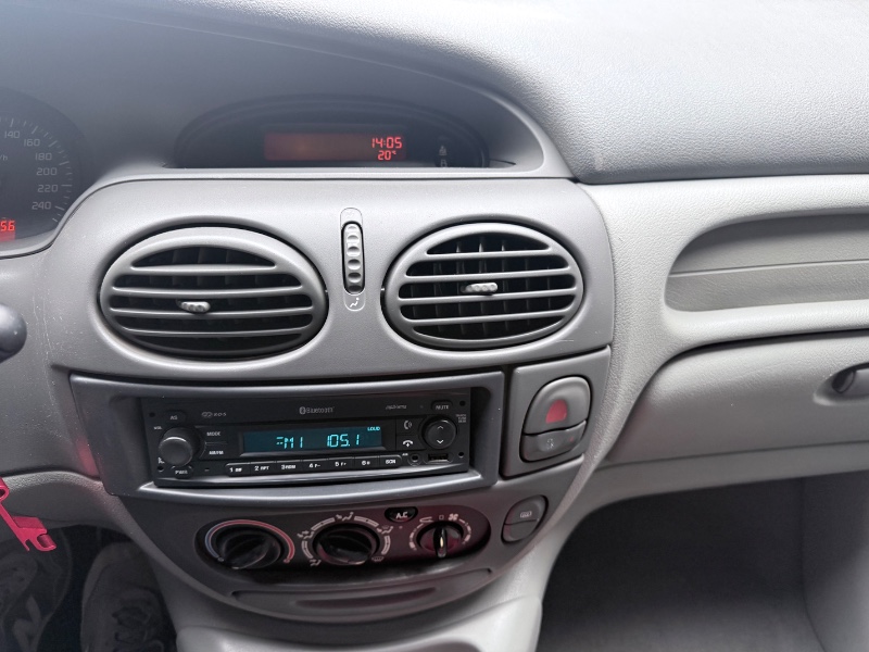 RENAULT SCENIC 1.6 RXE 16V 2003/2003 ELY AUTOMÓVEIS LAJEADO / Carros no Vale