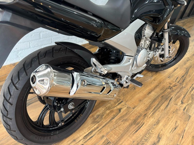 YAMAHA FAZER 250 /2010 RT 811 VEÍCULOS ARROIO DO MEIO / Carros no Vale YAMAHA FAZER 250 /2010 RT 811 VEÍCULOS ARROIO DO MEIO / Carros no Vale