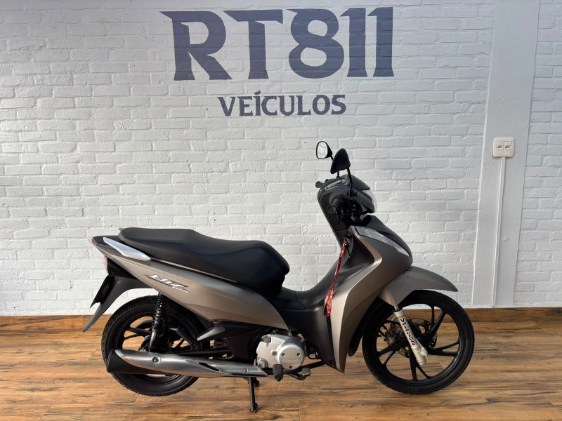 HONDA MOTOS BIZ 125 /2023 RT 811 VEÍCULOS ARROIO DO MEIO / Carros no Vale