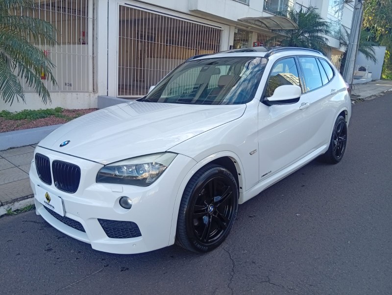 BMW X1 2.0 16V TURBO 2012/2013 ALTERNATIVA VEÍCULOS LAJEADO / Carros no Vale