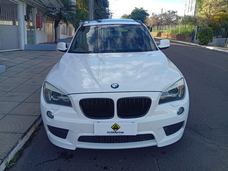 BMW X1 2.0 16V TURBO 2012/2013 ALTERNATIVA VEÍCULOS LAJEADO / Carros no Vale