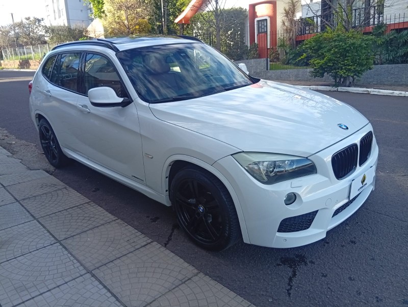 BMW X1 2.0 16V TURBO 2012/2013 ALTERNATIVA VEÍCULOS LAJEADO / Carros no Vale