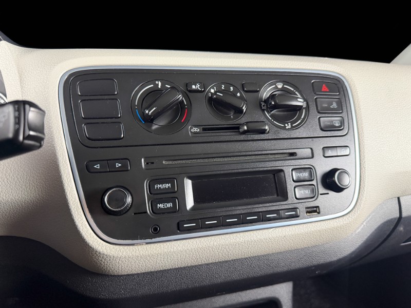 VOLKSWAGEN UP! 1.0 MOVE 12V 2015/2016 DUARTE VEÍCULOS PORTO ALEGRE / Carros no Vale VOLKSWAGEN UP! 1.0 MOVE 12V 2015/2016 DUARTE VEÍCULOS PORTO ALEGRE / Carros no Vale