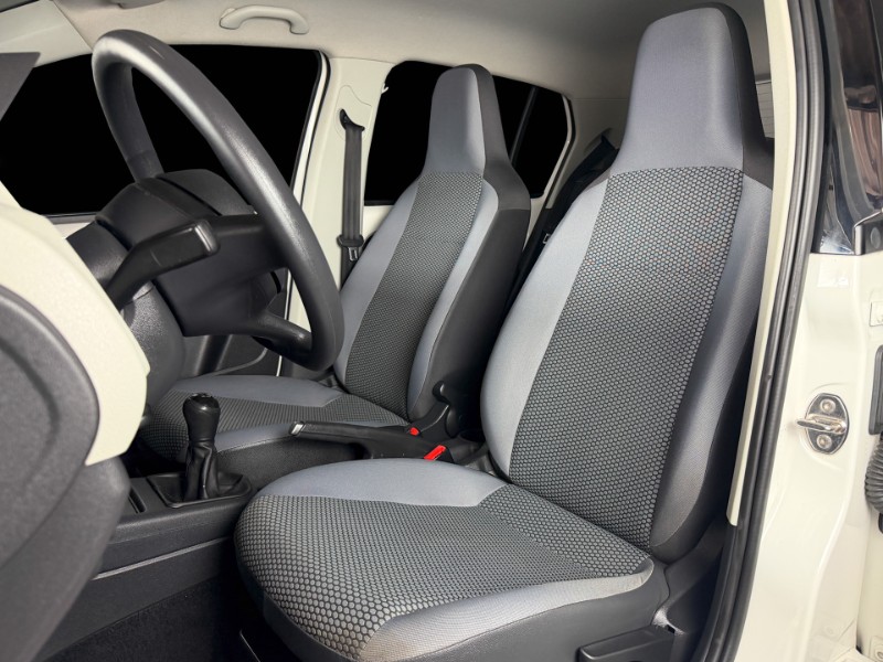 VOLKSWAGEN UP! 1.0 MOVE 12V 2015/2016 DUARTE VEÍCULOS PORTO ALEGRE / Carros no Vale VOLKSWAGEN UP! 1.0 MOVE 12V 2015/2016 DUARTE VEÍCULOS PORTO ALEGRE / Carros no Vale