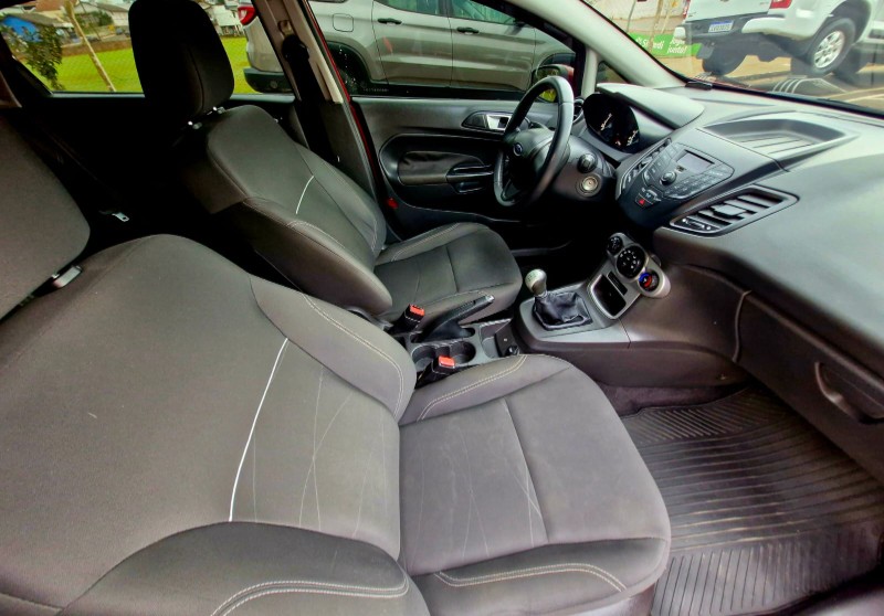 FORD FIESTA 1.6 SE 2017/2017 CRUZEIRO MULTIMARCAS CRUZEIRO DO SUL / Carros no Vale