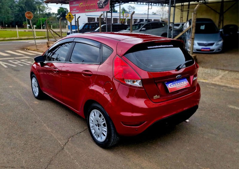 FORD FIESTA 1.6 SE 2017/2017 CRUZEIRO MULTIMARCAS CRUZEIRO DO SUL / Carros no Vale