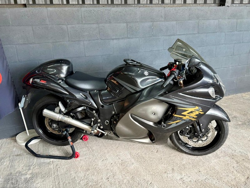 SUZUKI GSX 1300R HAYABUSA /2010 AR MULTIMARCAS VENÂNCIO AIRES / Carros no Vale