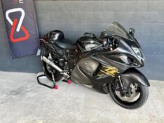 SUZUKI GSX 1300R HAYABUSA /2010 AR MULTIMARCAS VENÂNCIO AIRES / Carros no Vale