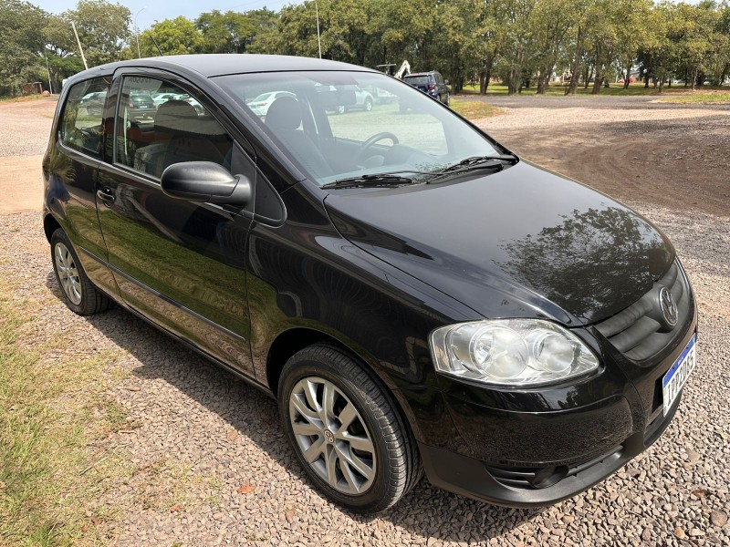 VOLKSWAGEN FOX 1.0 /2009 MENEGHINI VEÍCULOS ARROIO DO MEIO / Carros no Vale