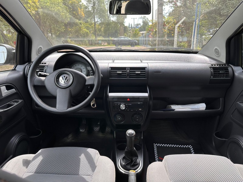 VOLKSWAGEN FOX 1.0 /2009 MENEGHINI VEÍCULOS ARROIO DO MEIO / Carros no Vale
