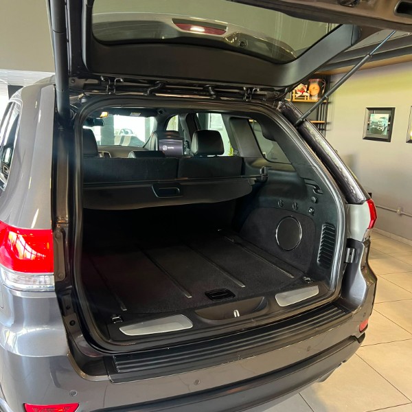 JEEP GRAND CHEROKEE 3.6 LIMITED V6 4X4 2015 2015/2015 JOÃO CARROS MULTIMARCAS GUAPORÉ / Carros no Vale JEEP GRAND CHEROKEE 3.6 LIMITED V6 4X4 2015 2015/2015 JOÃO CARROS MULTIMARCAS GUAPORÉ / Carros no Vale