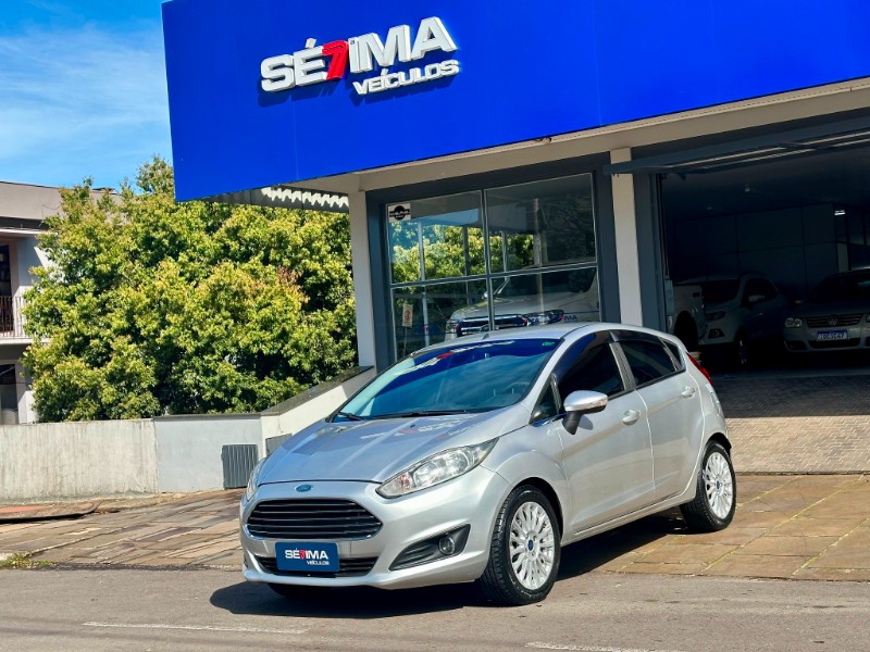 FORD FIESTA TITANIUM 1.6 2013/2014 SÉTIMA VEÍCULOS GUAPORÉ / Carros no Vale FORD FIESTA TITANIUM 1.6 2013/2014 SÉTIMA VEÍCULOS GUAPORÉ / Carros no Vale