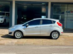 FORD FIESTA TITANIUM 1.6 2013/2014 SÉTIMA VEÍCULOS GUAPORÉ / Carros no Vale