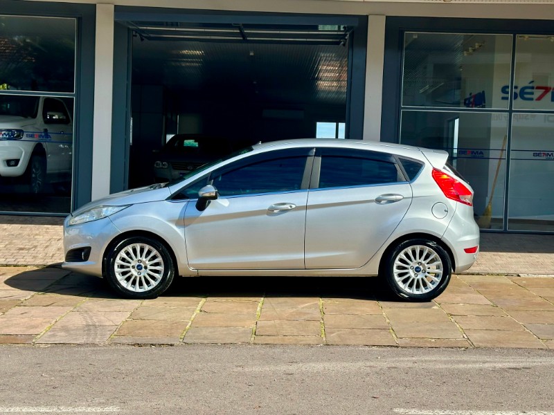 FORD FIESTA TITANIUM 1.6 2013/2014 SÉTIMA VEÍCULOS GUAPORÉ / Carros no Vale FORD FIESTA TITANIUM 1.6 2013/2014 SÉTIMA VEÍCULOS GUAPORÉ / Carros no Vale