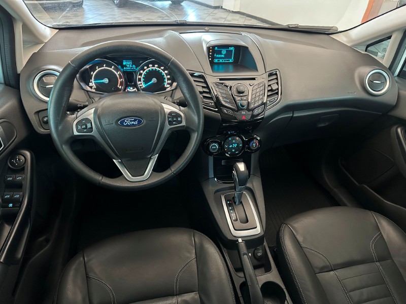 FORD FIESTA TITANIUM 1.6 2013/2014 SÉTIMA VEÍCULOS GUAPORÉ / Carros no Vale FORD FIESTA TITANIUM 1.6 2013/2014 SÉTIMA VEÍCULOS GUAPORÉ / Carros no Vale