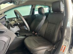 FORD FIESTA TITANIUM 1.6 2013/2014 SÉTIMA VEÍCULOS GUAPORÉ / Carros no Vale