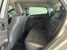 FORD FIESTA TITANIUM 1.6 2013/2014 SÉTIMA VEÍCULOS GUAPORÉ / Carros no Vale