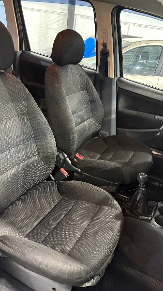 FIAT IDEIA ELX 1.4 FIRE / /2010 NEURI VEÍCULOS LAJEADO / Carros no Vale