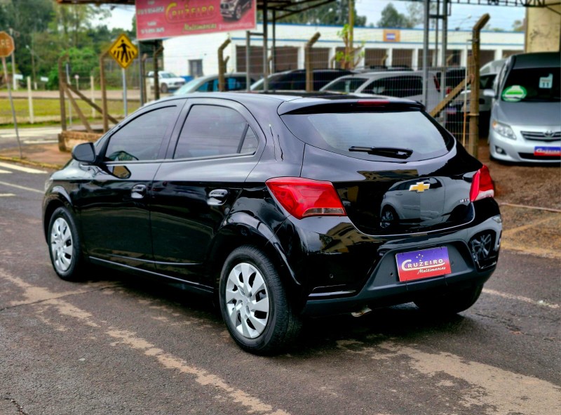 CHEVROLET ONIX HATCH LT 1.4 8V FLEXPOWER 5P MEC. 2018/2018 CRUZEIRO MULTIMARCAS CRUZEIRO DO SUL / Carros no Vale