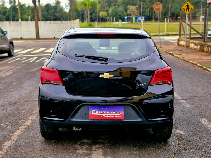 CHEVROLET ONIX HATCH LT 1.4 8V FLEXPOWER 5P MEC. 2018/2018 CRUZEIRO MULTIMARCAS CRUZEIRO DO SUL / Carros no Vale