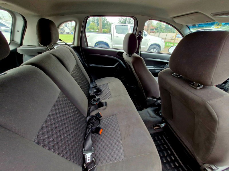 FORD FIESTA 1.0 2006/2007 CRUZEIRO MULTIMARCAS CRUZEIRO DO SUL / Carros no Vale
