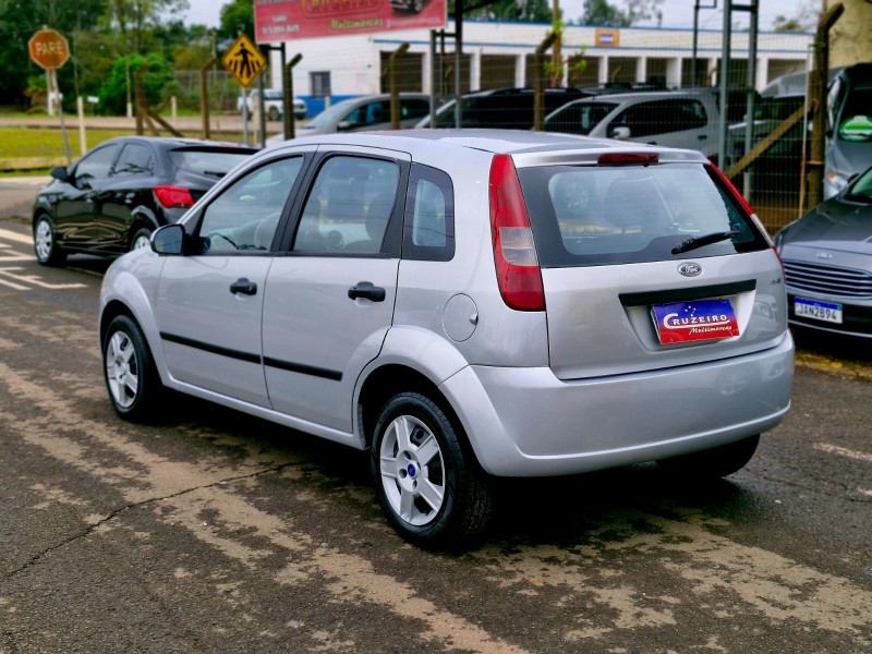 FORD FIESTA 1.0 2006/2007 CRUZEIRO MULTIMARCAS CRUZEIRO DO SUL / Carros no Vale