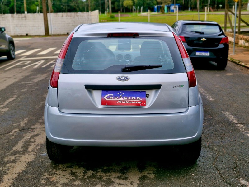 FORD FIESTA 1.0 2006/2007 CRUZEIRO MULTIMARCAS CRUZEIRO DO SUL / Carros no Vale