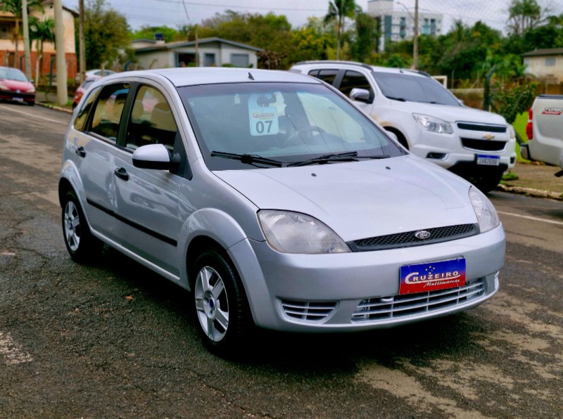 FORD FIESTA 1.0 2006/2007 CRUZEIRO MULTIMARCAS CRUZEIRO DO SUL / Carros no Vale