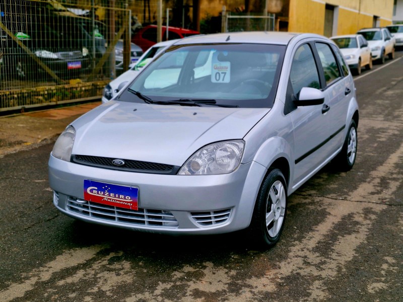 FORD FIESTA 1.0 2006/2007 CRUZEIRO MULTIMARCAS CRUZEIRO DO SUL / Carros no Vale