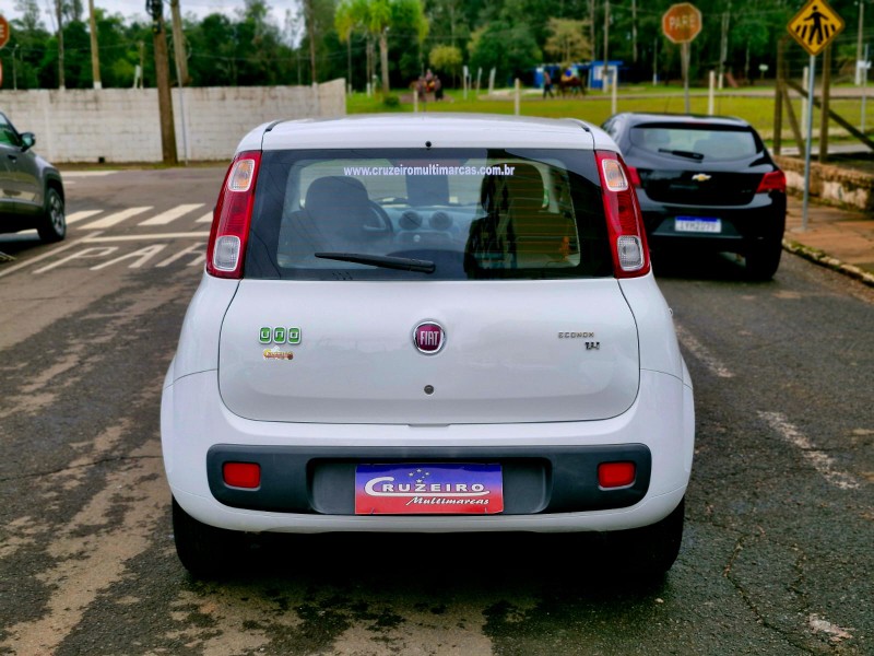 FIAT UNO ECONOMY 1.4 EVO FIRE FLEX 8V 4P 2014/2014 CRUZEIRO MULTIMARCAS CRUZEIRO DO SUL / Carros no Vale
