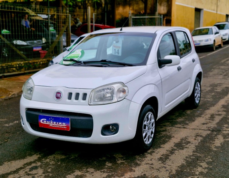 FIAT UNO ECONOMY 1.4 EVO FIRE FLEX 8V 4P 2014/2014 CRUZEIRO MULTIMARCAS CRUZEIRO DO SUL / Carros no Vale