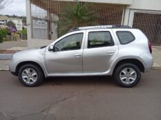 RENAULT DUSTER 20 4X2 2015/2016 ALTERNATIVA VEÍCULOS LAJEADO / Carros no Vale