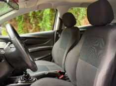CHEVROLET ONIX JOY 1.0 2016/2017 ESTAÇÃO DO CARRO ESTRELA / Carros no Vale