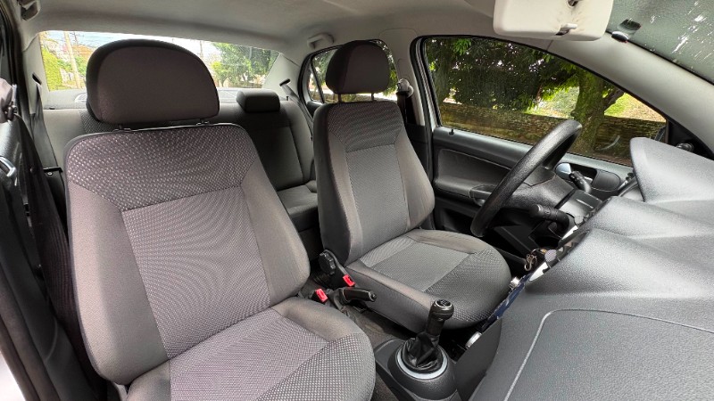 VOLKSWAGEN VOYAGE 1.0 2011/2012 ESTAÇÃO DO CARRO ESTRELA / Carros no Vale VOLKSWAGEN VOYAGE 1.0 2011/2012 ESTAÇÃO DO CARRO ESTRELA / Carros no Vale