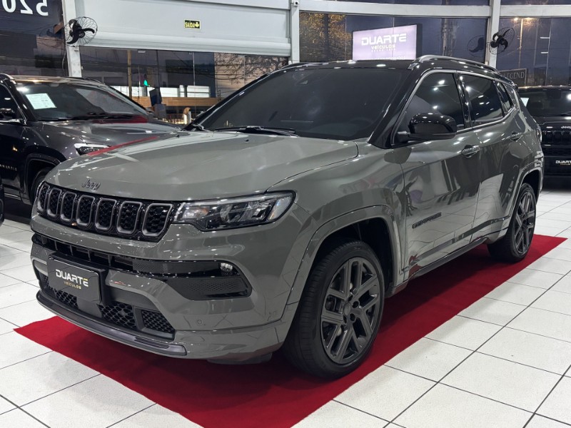 JEEP COMPASS 1.3 T270 TURBO FLEX S AT6 2024/2025 DUARTE VEÍCULOS PORTO ALEGRE / Carros no Vale JEEP COMPASS 1.3 T270 TURBO FLEX S AT6 2024/2025 DUARTE VEÍCULOS PORTO ALEGRE / Carros no Vale