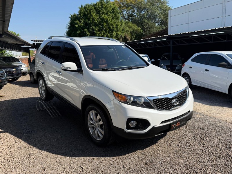 KIA SORENTO 2.4 16V 4X2 AUT. /2013 AR MULTIMARCAS VENÂNCIO AIRES / Carros no Vale