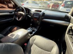 KIA SORENTO 2.4 16V 4X2 AUT. /2013 AR MULTIMARCAS VENÂNCIO AIRES / Carros no Vale