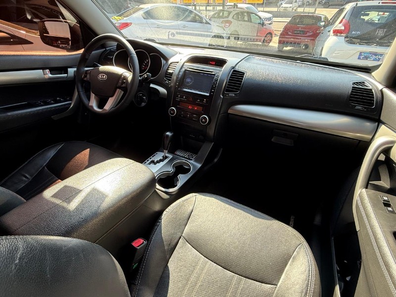 KIA SORENTO 2.4 16V 4X2 AUT. /2013 AR MULTIMARCAS VENÂNCIO AIRES / Carros no Vale
