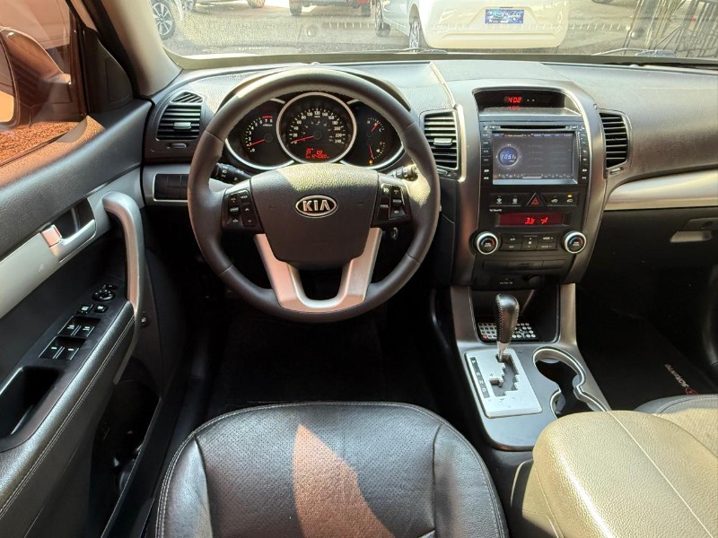 KIA SORENTO 2.4 16V 4X2 AUT. /2013 AR MULTIMARCAS VENÂNCIO AIRES / Carros no Vale