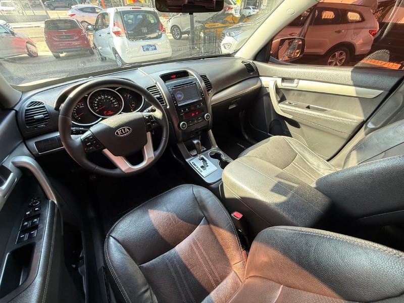 KIA SORENTO 2.4 16V 4X2 AUT. /2013 AR MULTIMARCAS VENÂNCIO AIRES / Carros no Vale