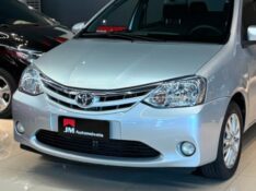 TOYOTA ETIOS 1.5 XLS 2013/2014 JM AUTOMÓVEIS VENÂNCIO AIRES / Carros no Vale