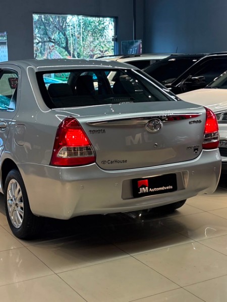 TOYOTA ETIOS 1.5 XLS 2013/2014 JM AUTOMÓVEIS VENÂNCIO AIRES / Carros no Vale