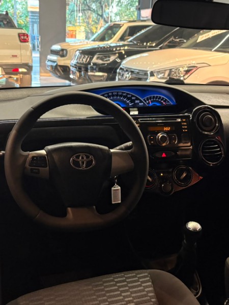 TOYOTA ETIOS 1.5 XLS 2013/2014 JM AUTOMÓVEIS VENÂNCIO AIRES / Carros no Vale