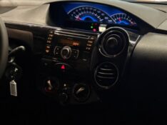 TOYOTA ETIOS 1.5 XLS 2013/2014 JM AUTOMÓVEIS VENÂNCIO AIRES / Carros no Vale