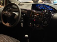 TOYOTA ETIOS 1.5 XLS 2013/2014 JM AUTOMÓVEIS VENÂNCIO AIRES / Carros no Vale