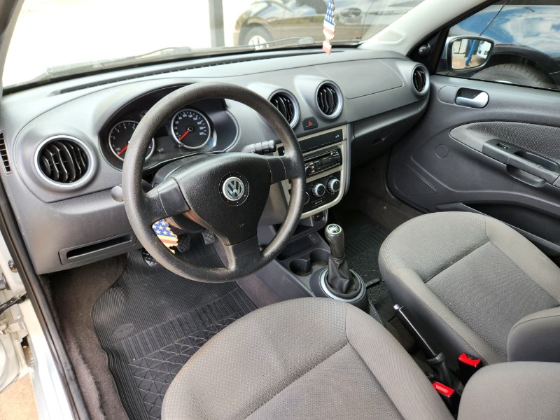 VOLKSWAGEN VOYAGE 1.0 2010/2011 TS VEÍCULOS ANTA GORDA / Carros no Vale