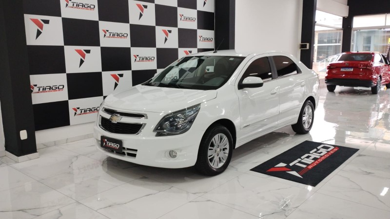 CHEVROLET COBALT LTZ 1.8 8V ECONO.FLEX 4P MEC. 2014/2014 TIAGO AUTOMÓVEIS VENÂNCIO AIRES / Carros no Vale
